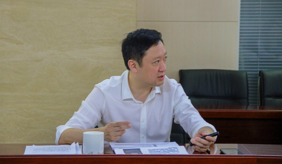 杜巖岫同志參加支部活動，為黨員講授黨課