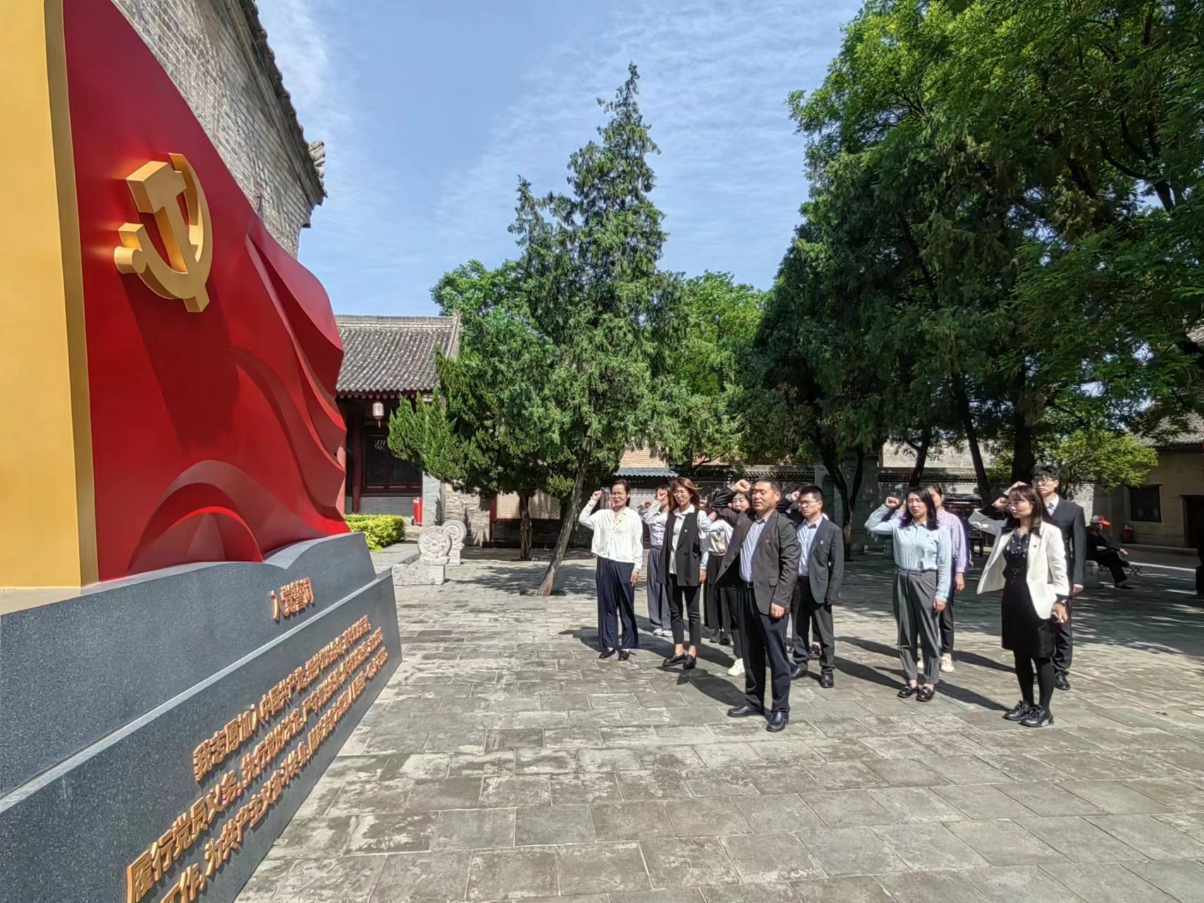 “重溫紅色歲月，弘揚革命精神” ——人力資源中心支部暨投資管理部黨支部主題聯(lián)合黨日活動